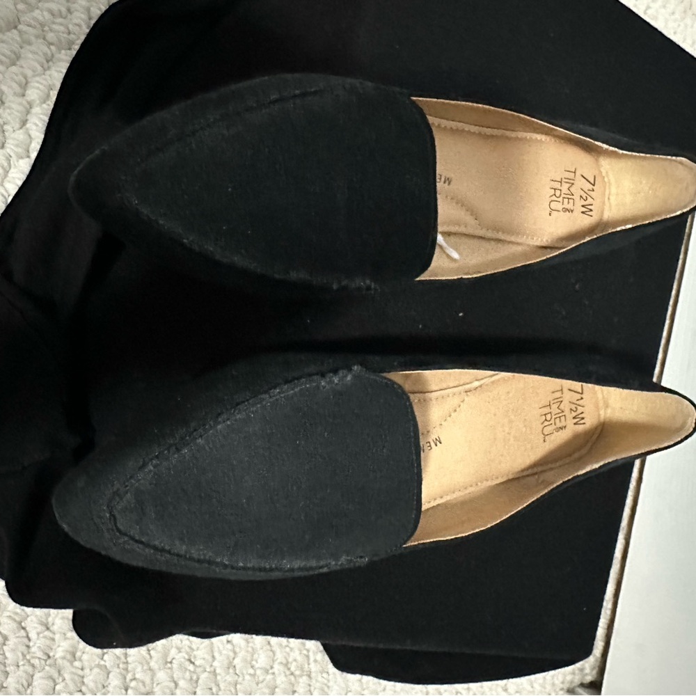 Super cute, pointy toe loafers. Like new.